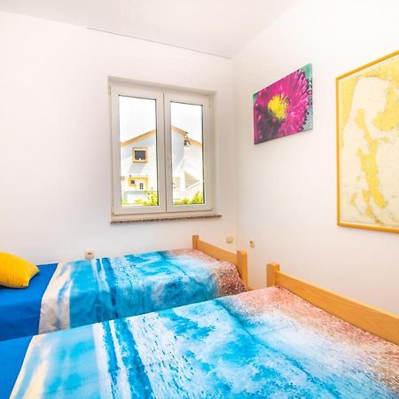 Apartments Ema & Mislav With Terrace Baska  Bagian luar foto