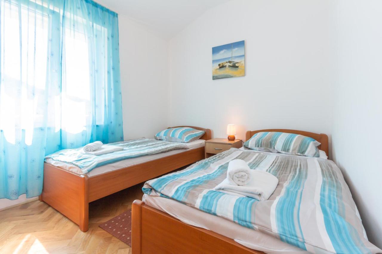 Apartments Ema & Mislav With Terrace Baska  Bagian luar foto