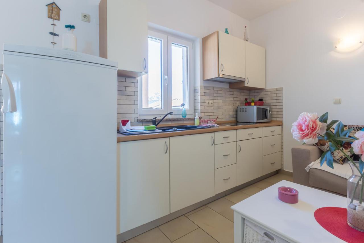 Apartments Ema & Mislav With Terrace Baska  Bagian luar foto