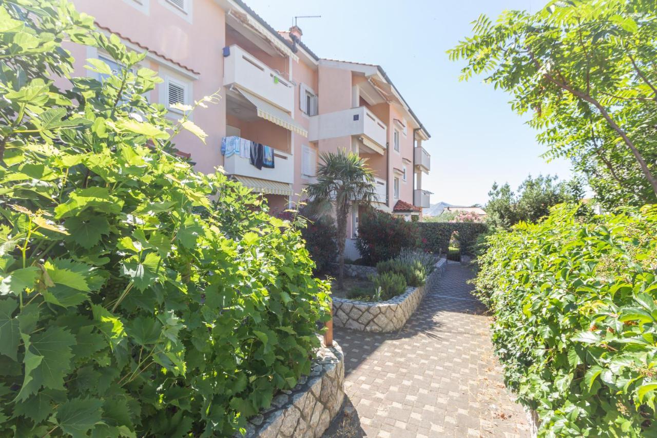 Apartments Ema & Mislav With Terrace Baska  Bagian luar foto
