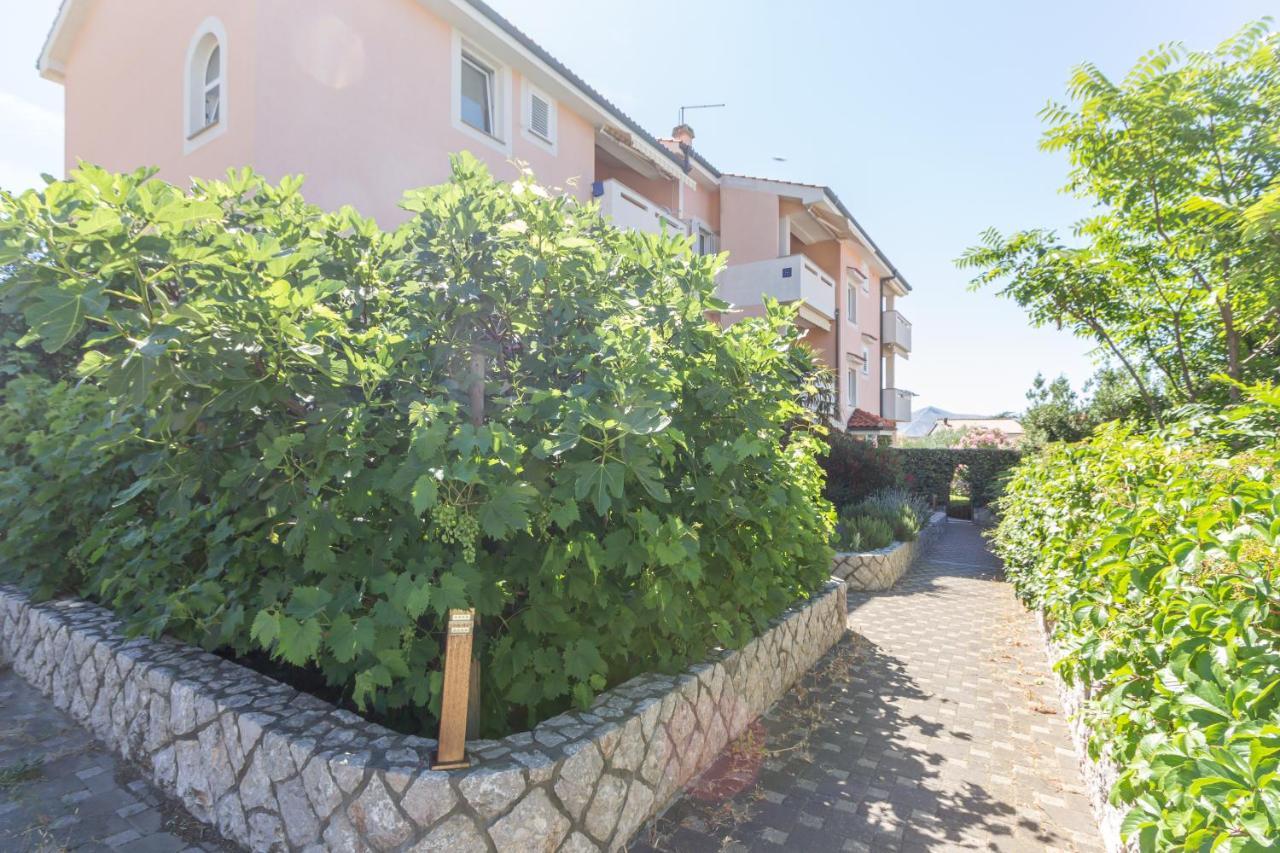 Apartments Ema & Mislav With Terrace Baska  Bagian luar foto
