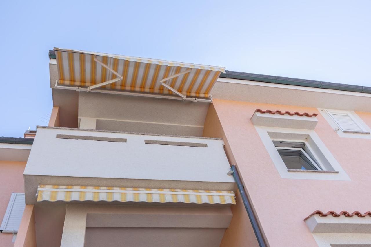 Apartments Ema & Mislav With Terrace Baska  Bagian luar foto