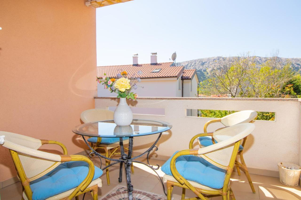 Apartments Ema & Mislav With Terrace Baska  Bagian luar foto