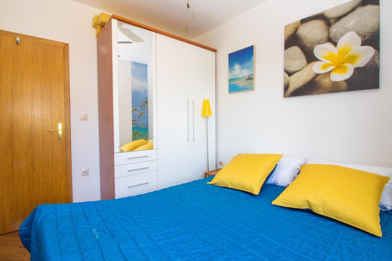Apartments Ema & Mislav With Terrace Baska  Bagian luar foto
