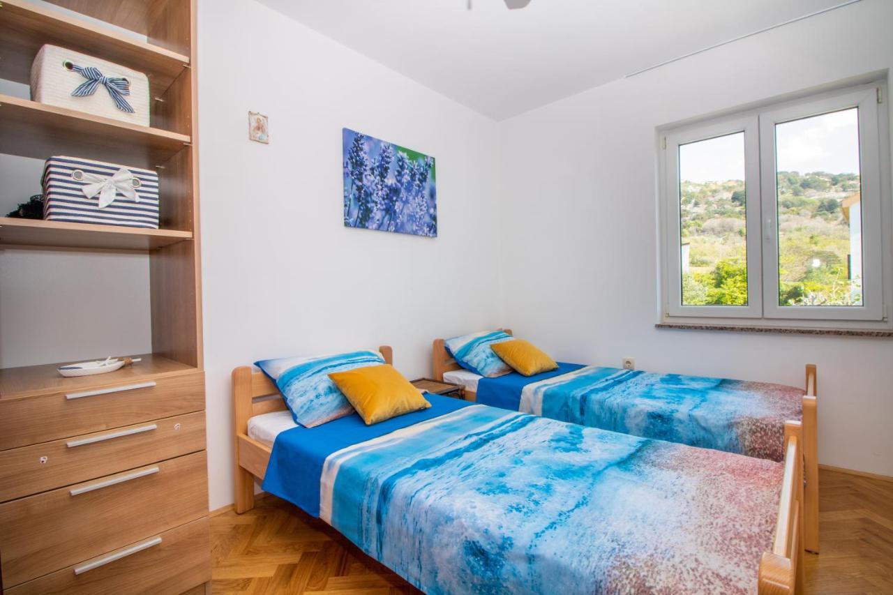 Apartments Ema & Mislav With Terrace Baska  Bagian luar foto